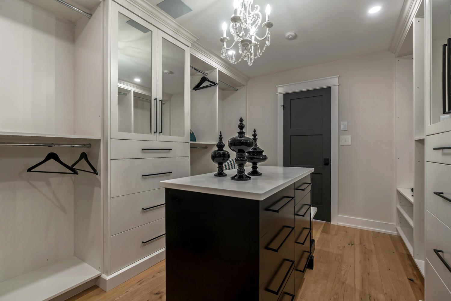 212 Forest Creek Dr Kitchener-large-072-68-Master Closet-1500x1000-72dpi.jpg