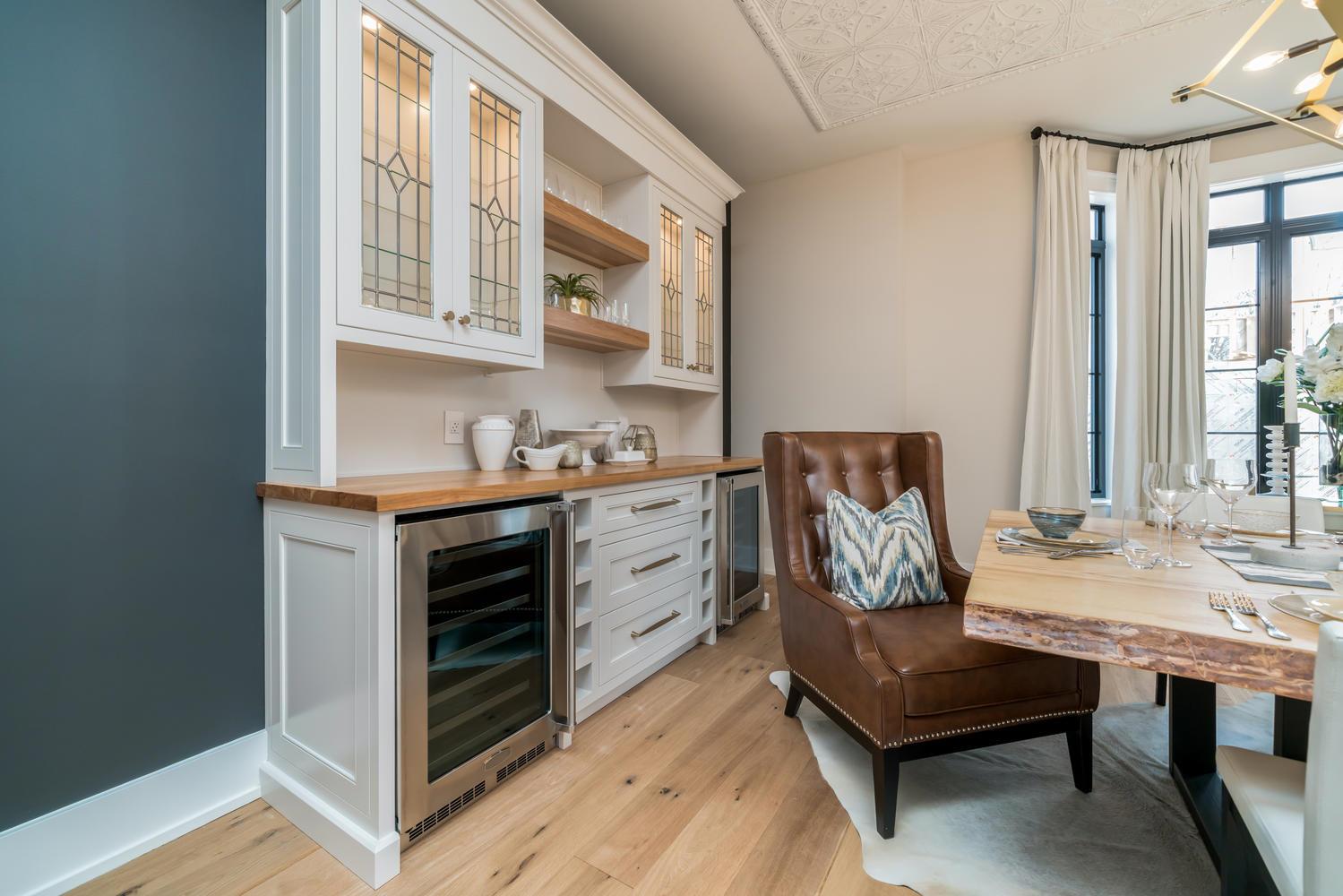 212 Forest Creek Dr Kitchener-large-012-34-Cabinet Detail-1500x1000-72dp....jpg