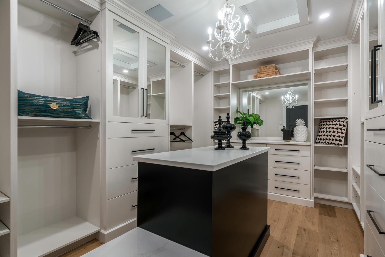 212 Forest Creek Dr Kitchener-large-070-81-Master Closet-1500x1000-72dpi.jpg