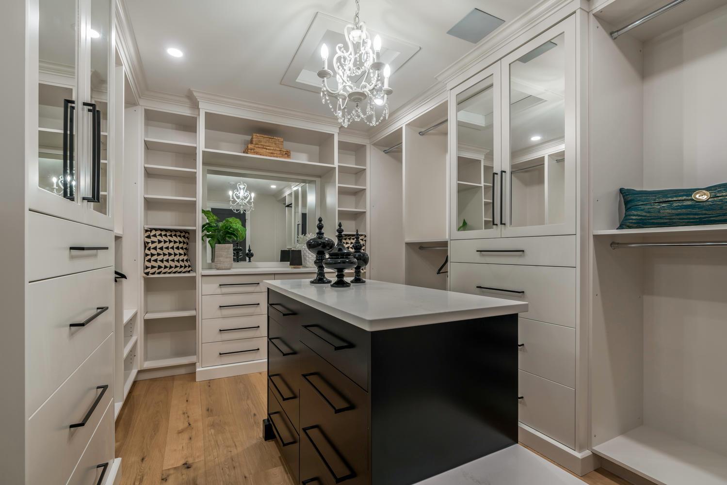 212 Forest Creek Dr Kitchener-large-069-73-Master Closet-1500x1000-72dpi.jpg