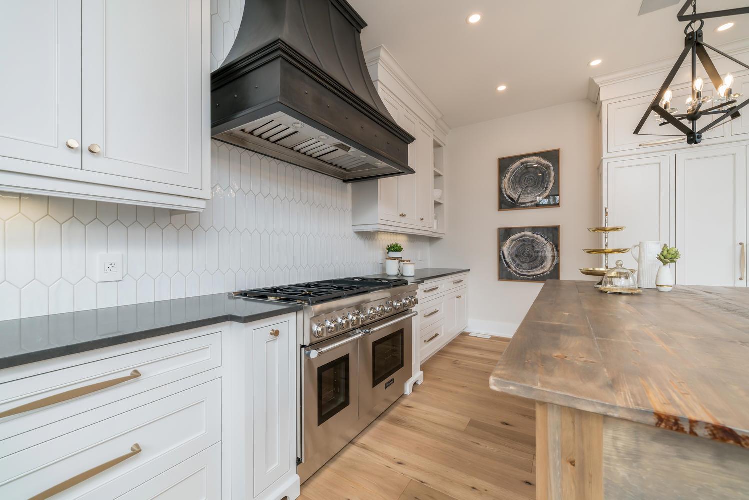 212 Forest Creek Dr Kitchener-large-027-38-Kitchen-1500x1000-72dpi.jpg