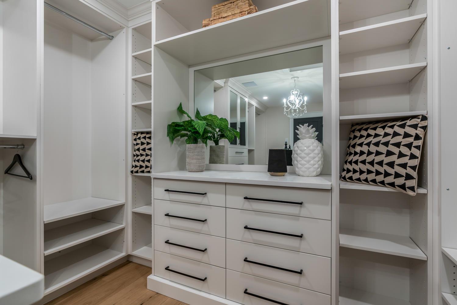 212 Forest Creek Dr Kitchener-large-071-58-Master Closet-1500x1000-72dpi.jpg